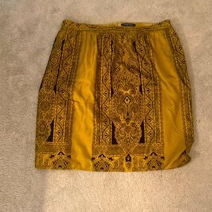 Beautiful mid skirt, zipper back, only worn once.